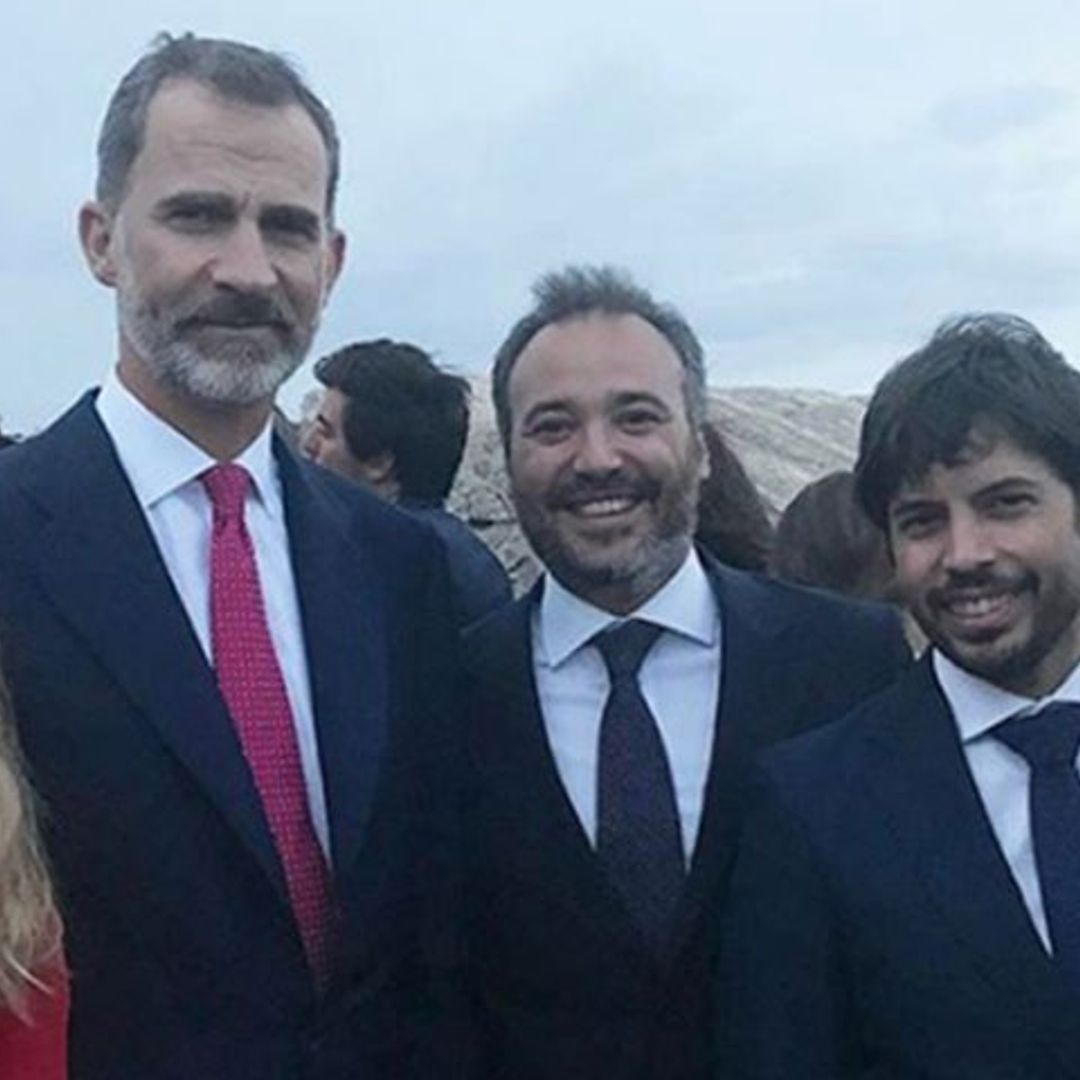 El rey Felipe VI, sin doña Letizia, asiste en Palma a la boda de su ahijada