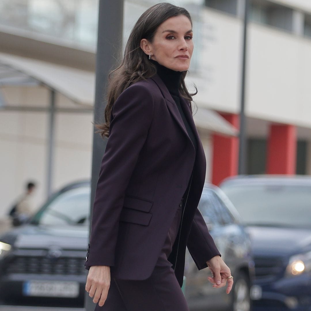 El reto de la reina Letizia en Valencia: un look contenido pero elegante y de tendencia