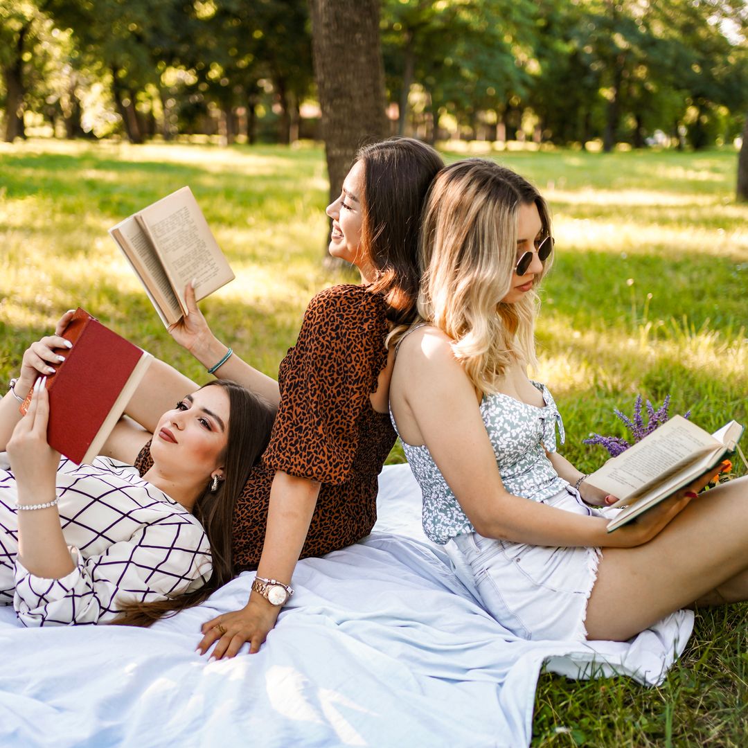 Estos son los 10 libros más virales de 2025 que están conquistando a jóvenes y adultos
