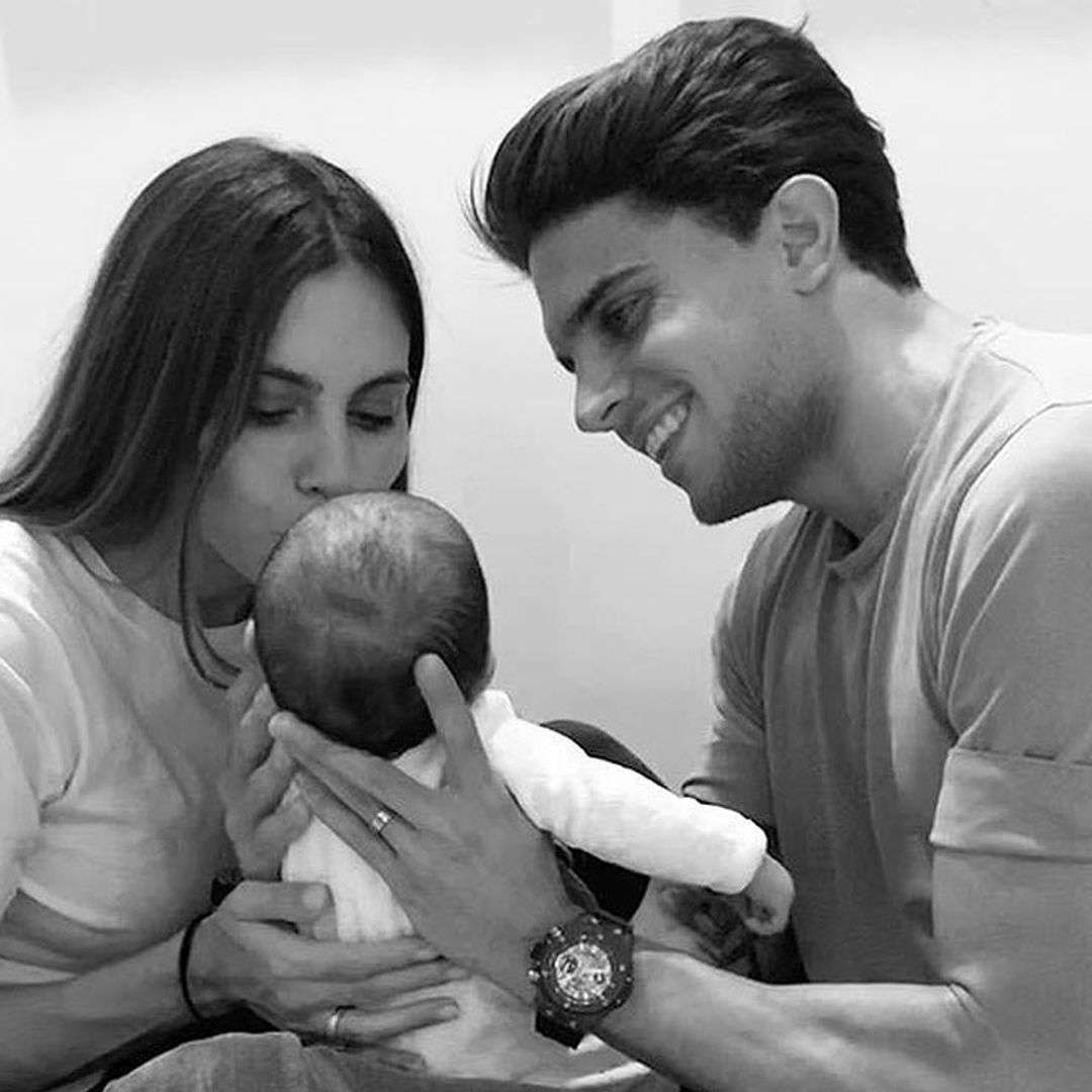 ¡Qué tiernos! Marc Bartra y Melissa Jiménez celebran el primer cumplemes del pequeño Max
