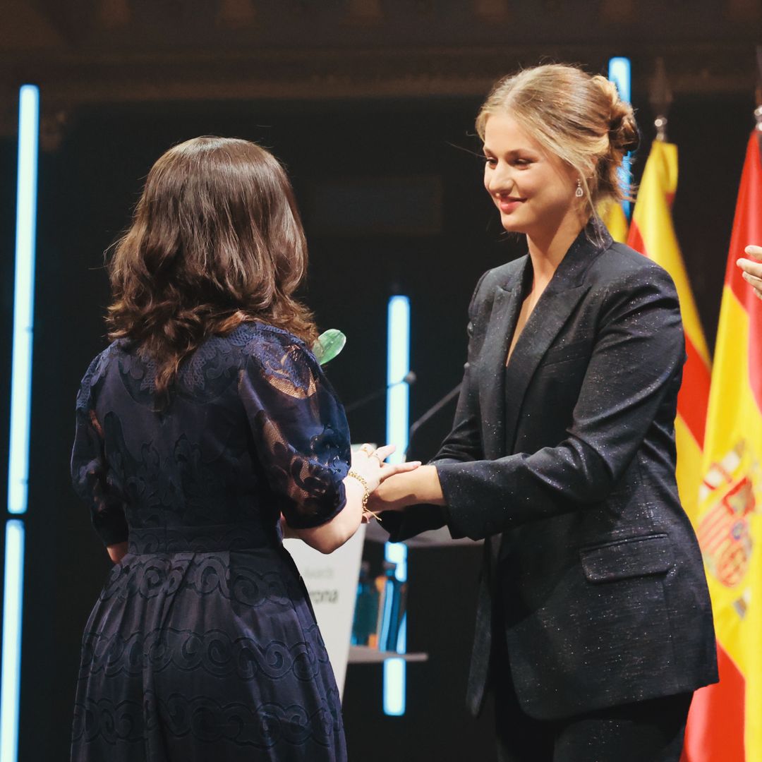 LA REINA, LEONOR Y SOFÍA LA IMAGEN DEL PODER FEMENINO, EN UNOS PREMIOS PRINCESA DE GIRONA LLENOS DE SORPRESAS Y MAGIA
