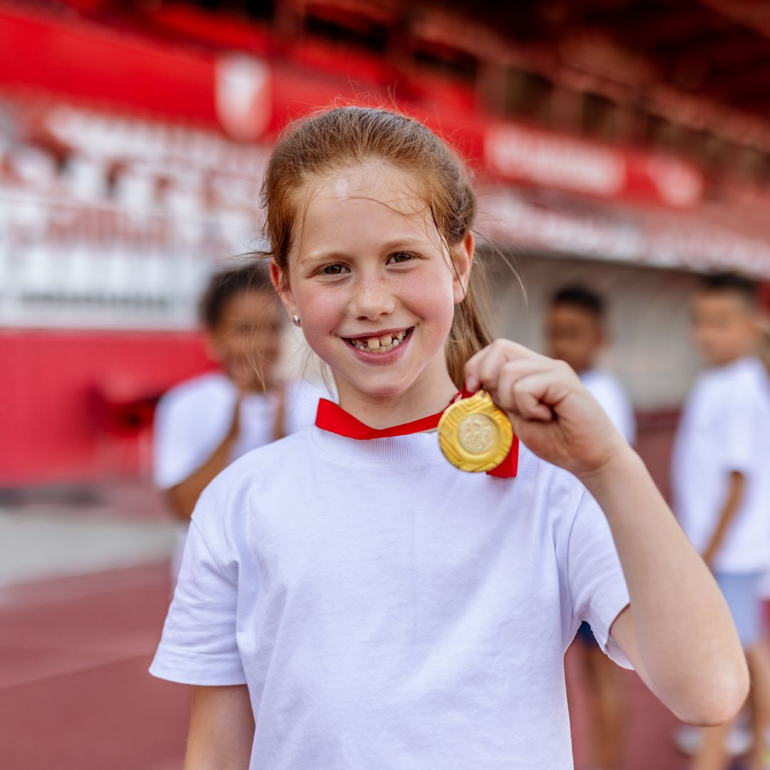 Carla Álvarez Llaneza, psicóloga: "Un niño competitivo de forma sana puede sentirse frustrado si pierde, pero no necesita humillar"