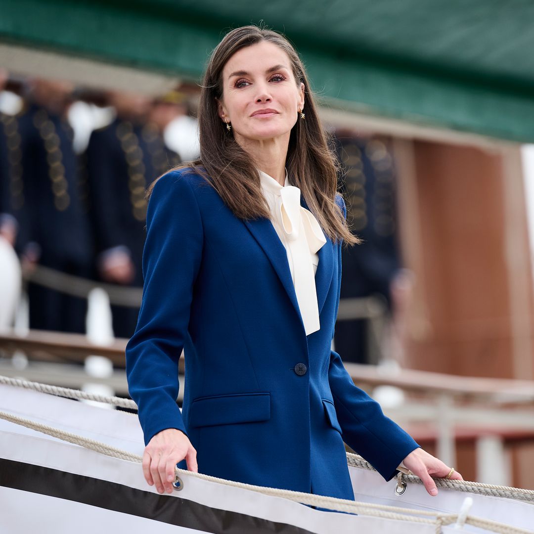10 looks de entretiempo de la reina Letizia que son ideales para la vuelta a la oficina