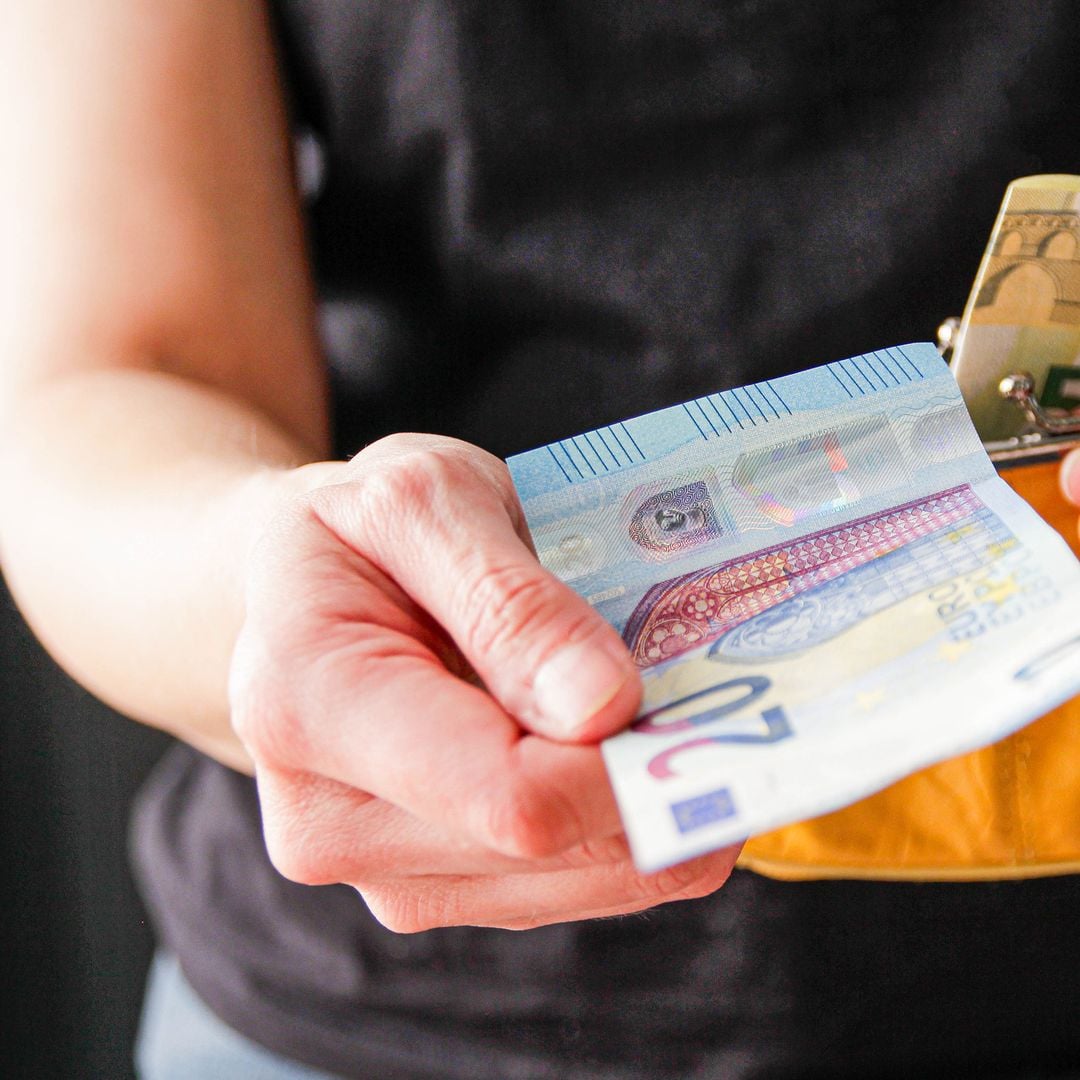 El error más común al donar dinero a un hijo y que puede costarte miles de euros en impuestos, según un experto