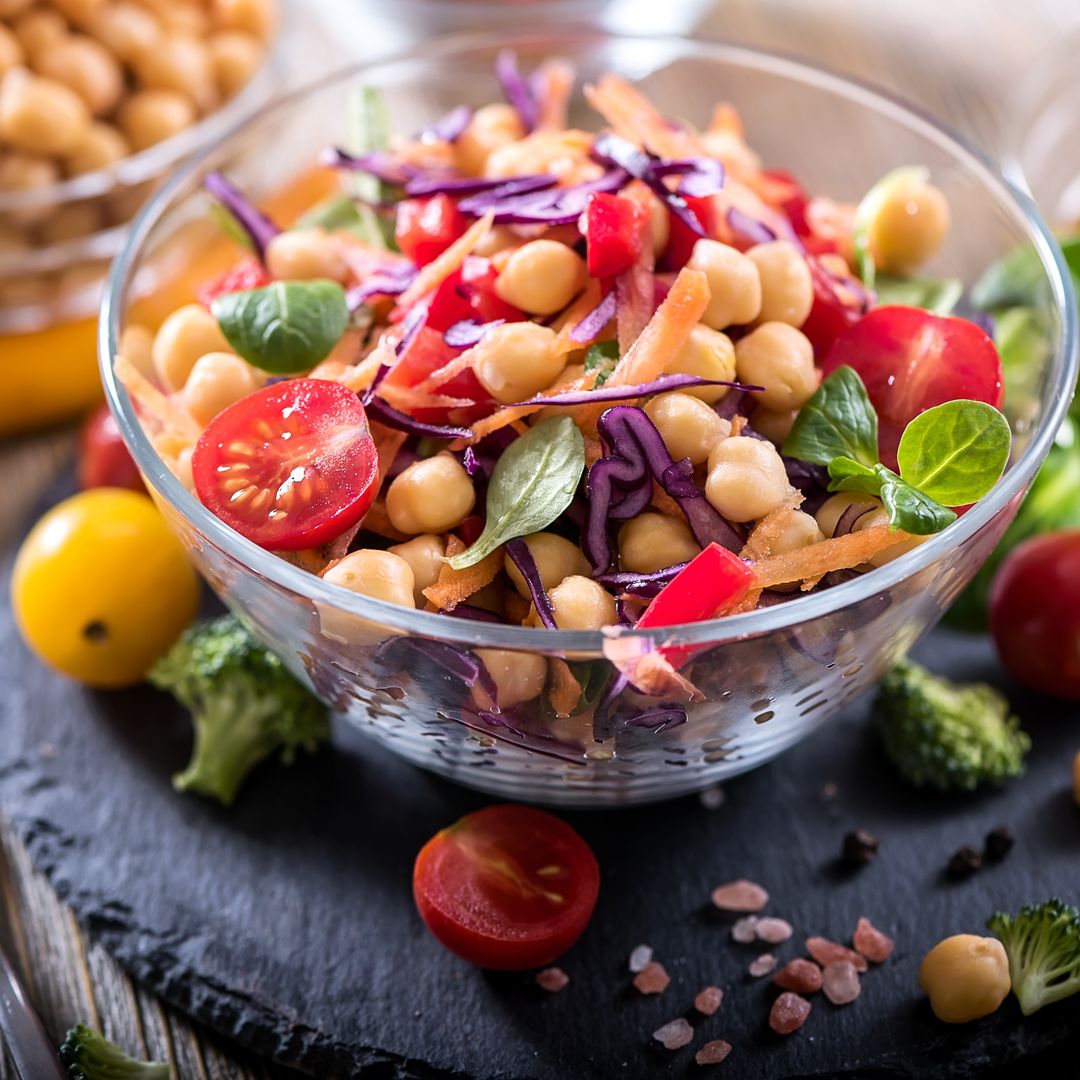 No solo para el invierno: 10 ensaladas de legumbres frescas, sanas y rápidas de hacer en verano