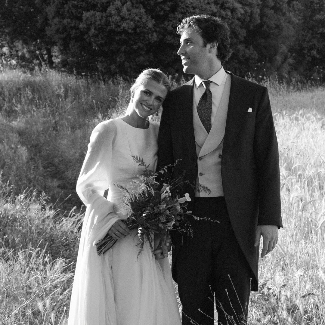 La boda de Irene y Federico: organizada en solo 9 meses, celebrada en la iglesia del colegio del novio y con un vestido lleno de movimiento