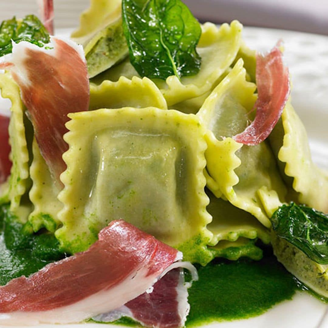 Raviolis de espinacas con jamón ibérico