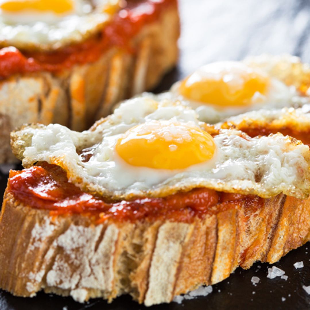 Canapés de sobrasada y huevo