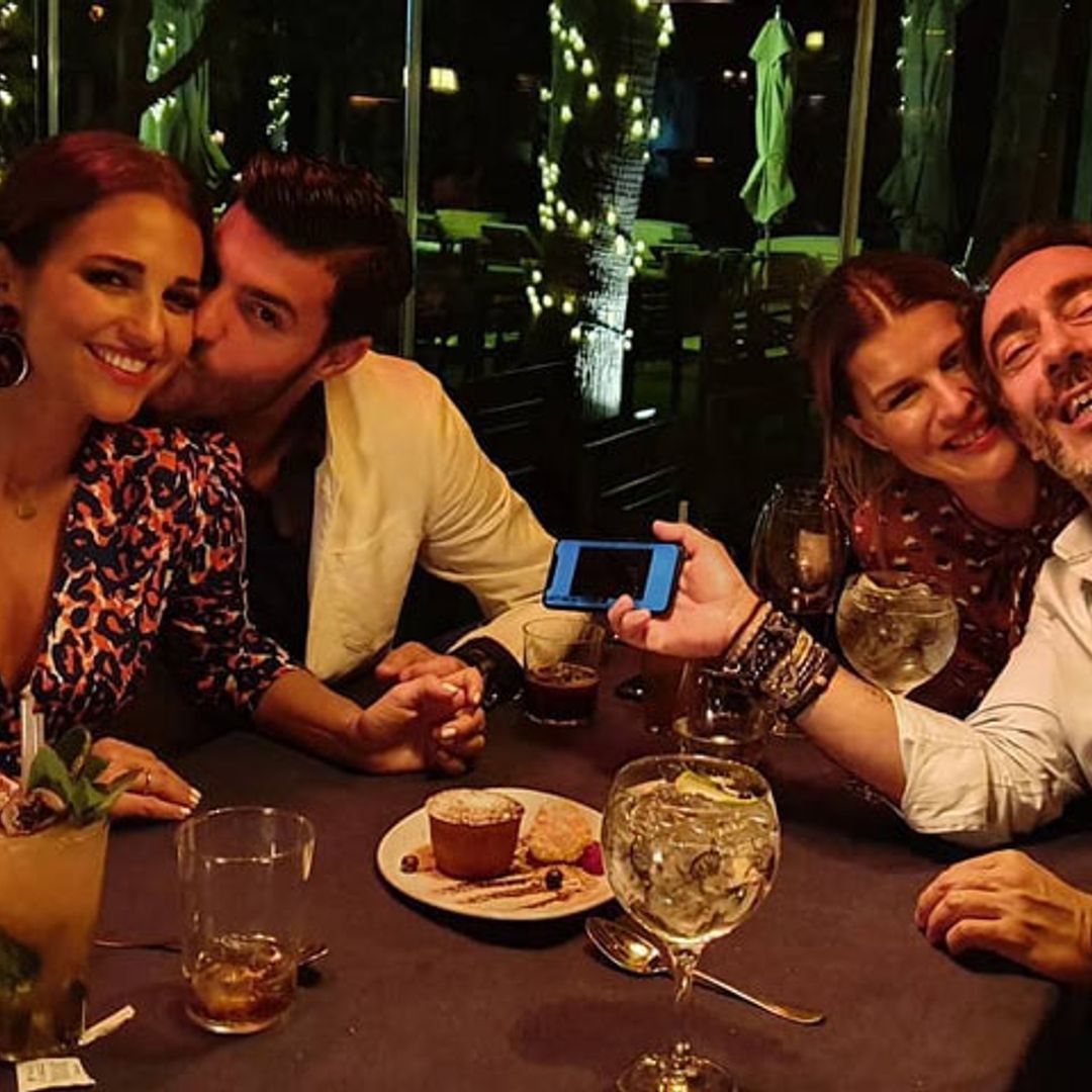 Paula Echevarría y Miguel Torres se ponen románticos en su última cena con amigos