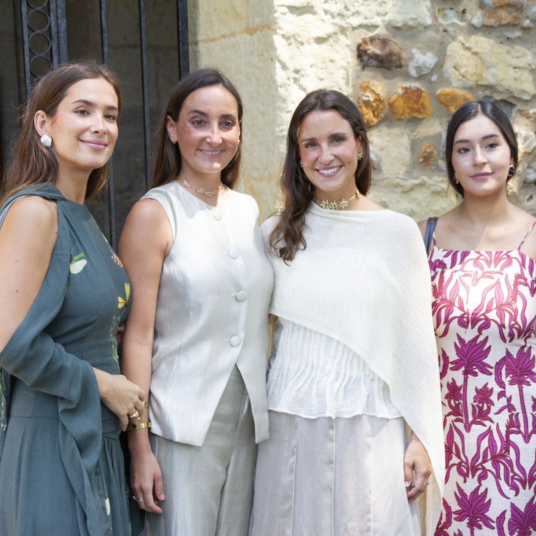 Maria, Marta Lucía y su hermana pequeña Gabriela