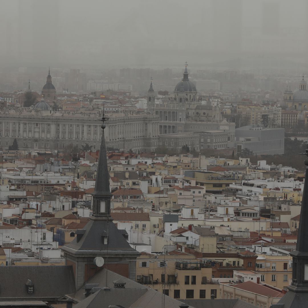 La AEMET avisa de la llegada de polvo sahariano a España: podría provocar lluvias de barro y empeorará la calidad el aire