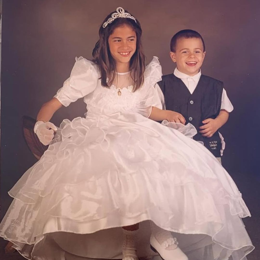 Jordi durante la comunión de su hermana