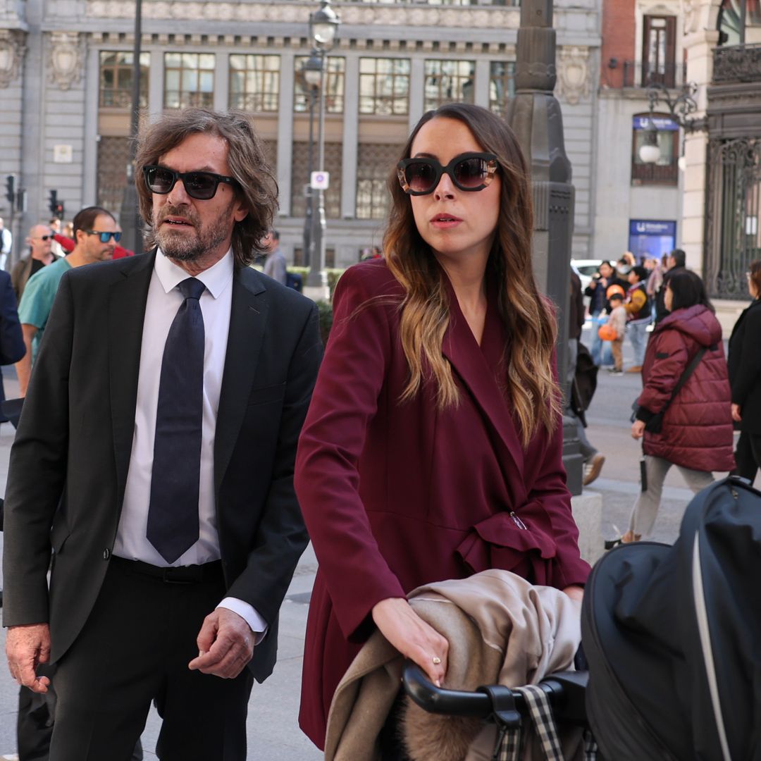 Santiago Pedraz y Elena Hormigos reaparecen junto a su hijo en Madrid en una emotiva ceremonia con amigos