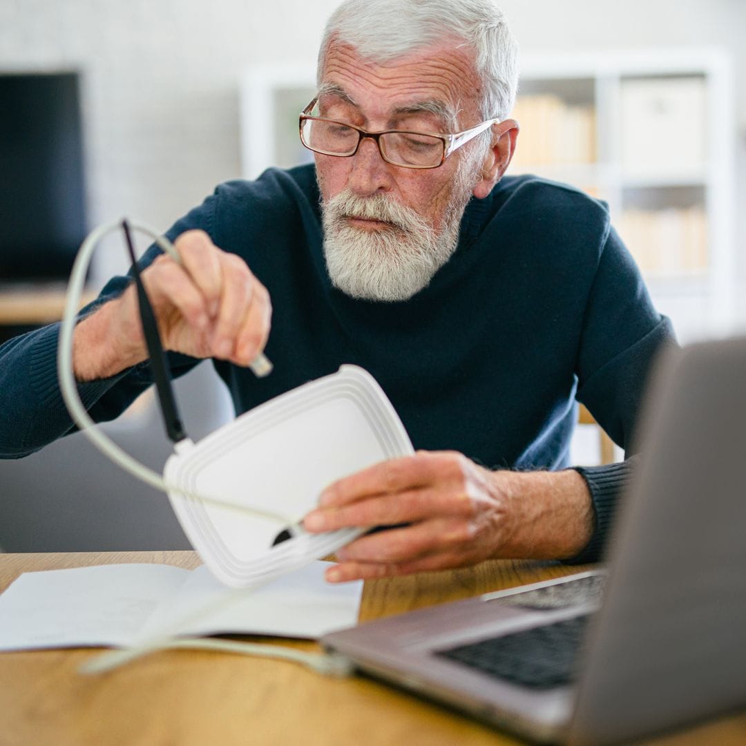 El gasto fantasma que dispara tu factura: los aparatos que deberías desenchufar hoy mismo para ahorrar hasta 100 euros al año