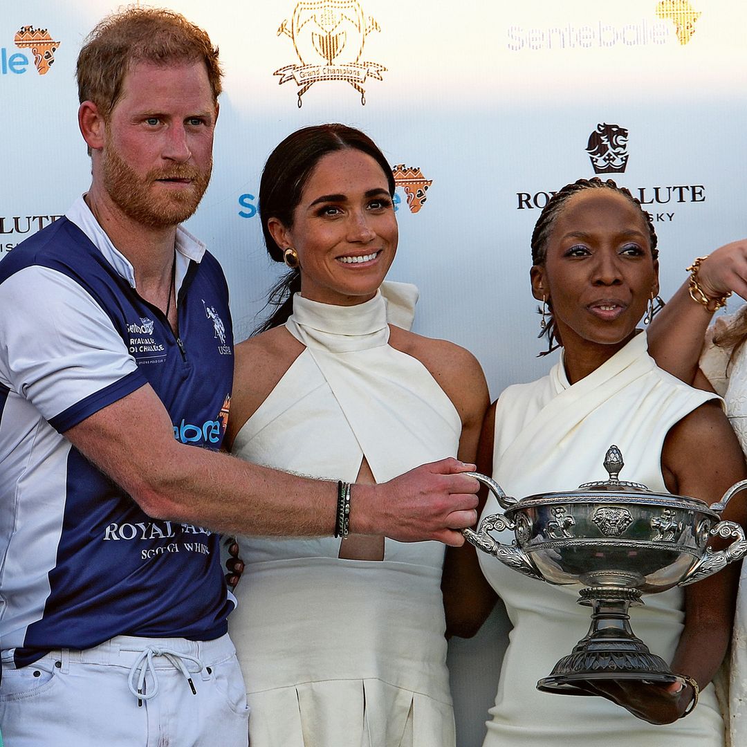 El príncipe Harry con Meghan Markle y la presidenta de Sentebale