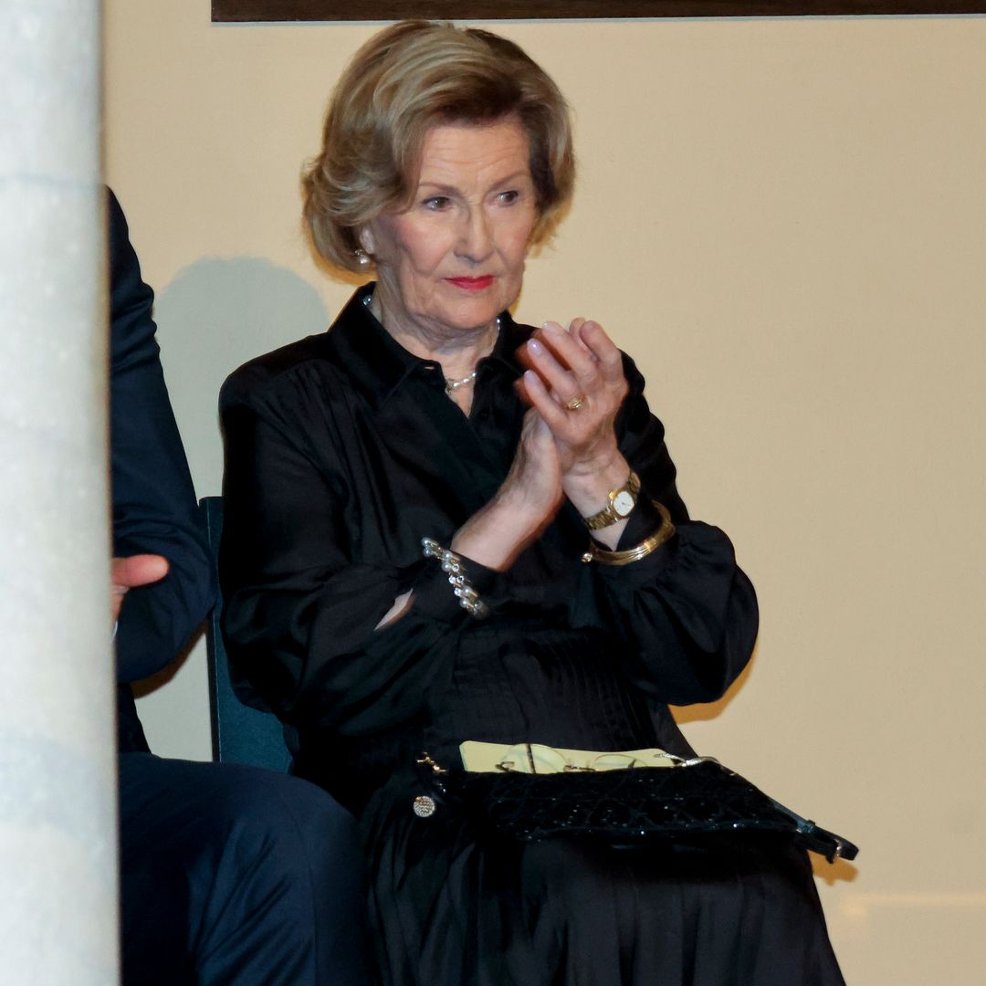 Primeras imágenes de la reina Sonia de Noruega en Málaga tras la muerte de Harald: su primera visita internacional, el emotivo discurso y su nueva etapa lejos de palacio