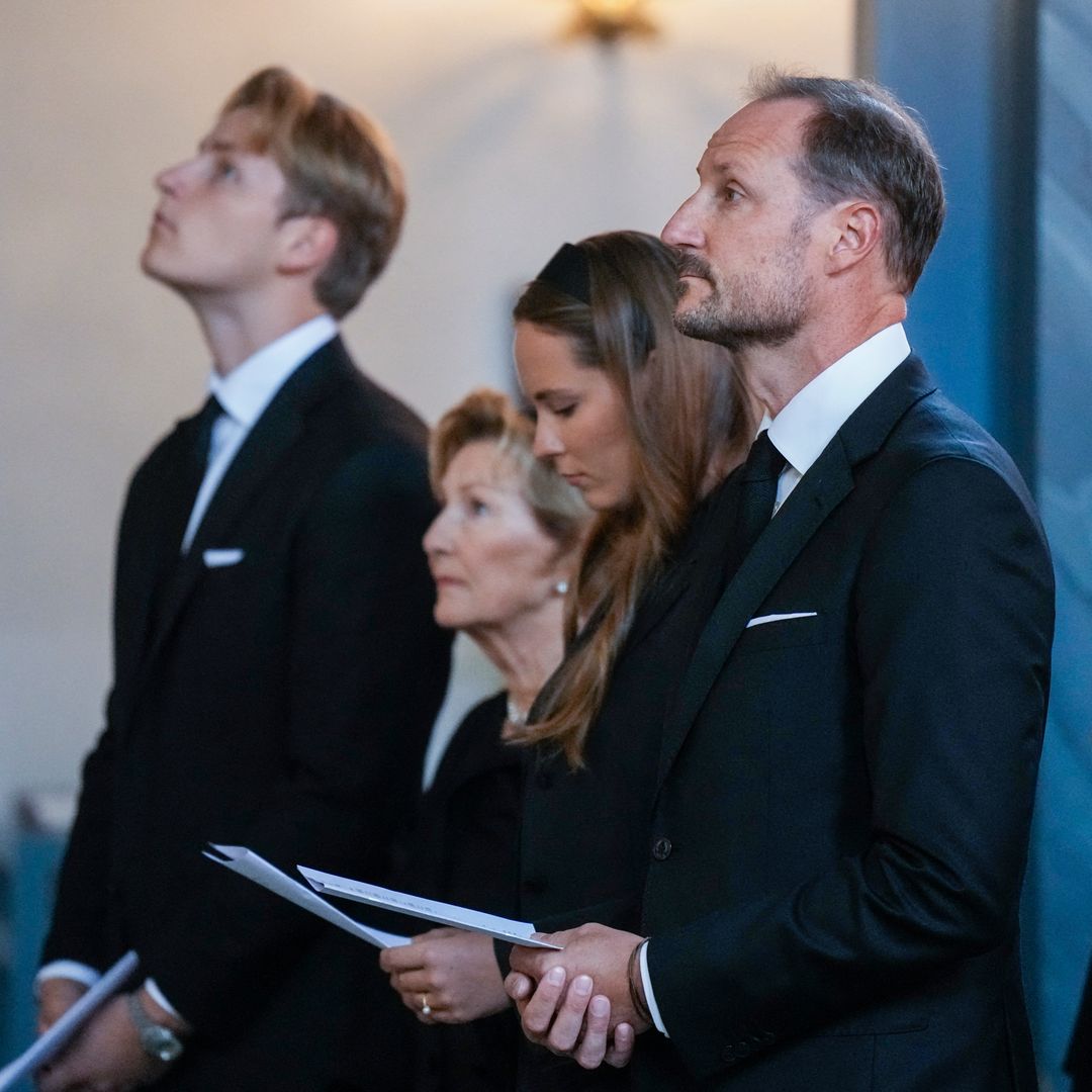EN DIRECTO. El dolor y la tristeza de la Familia Real noruega en la primera misa homenaje al rey Harald marcada por una sonada ausencia