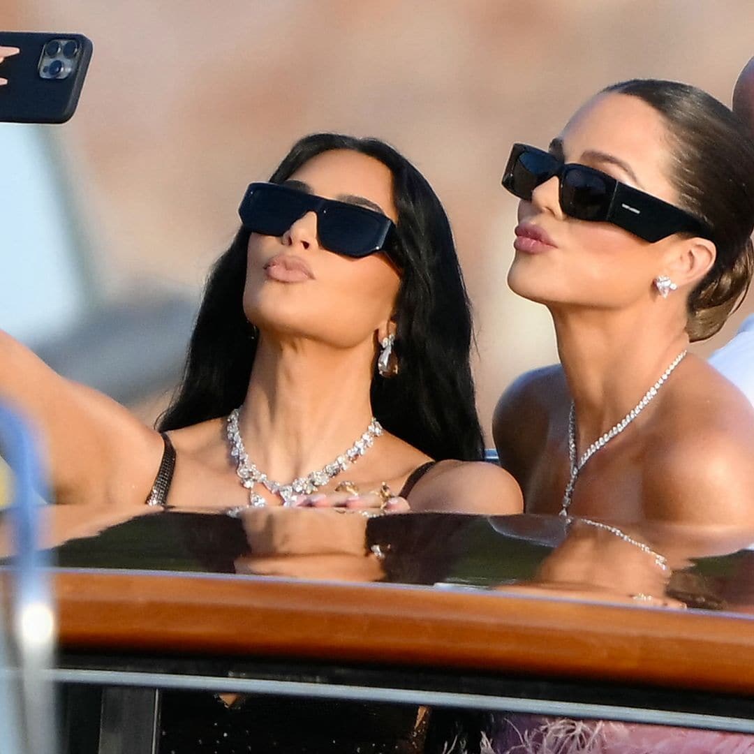 Kim Kardashian arrasa con un 'look' de archivo y diamantes para la boda de Jeff Bezos y Lauren Sánchez
