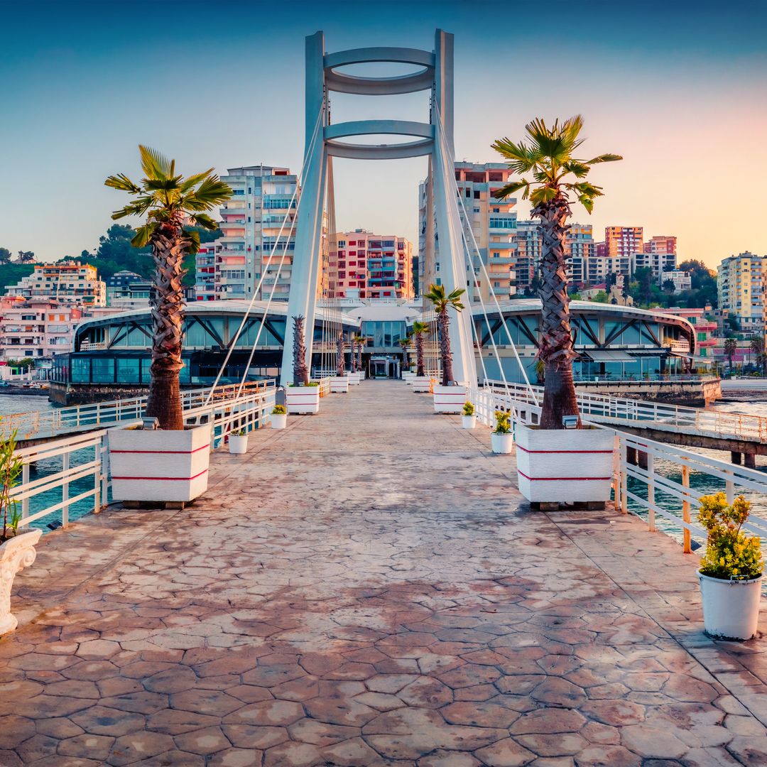 Ciudad costera de Durres en Albania