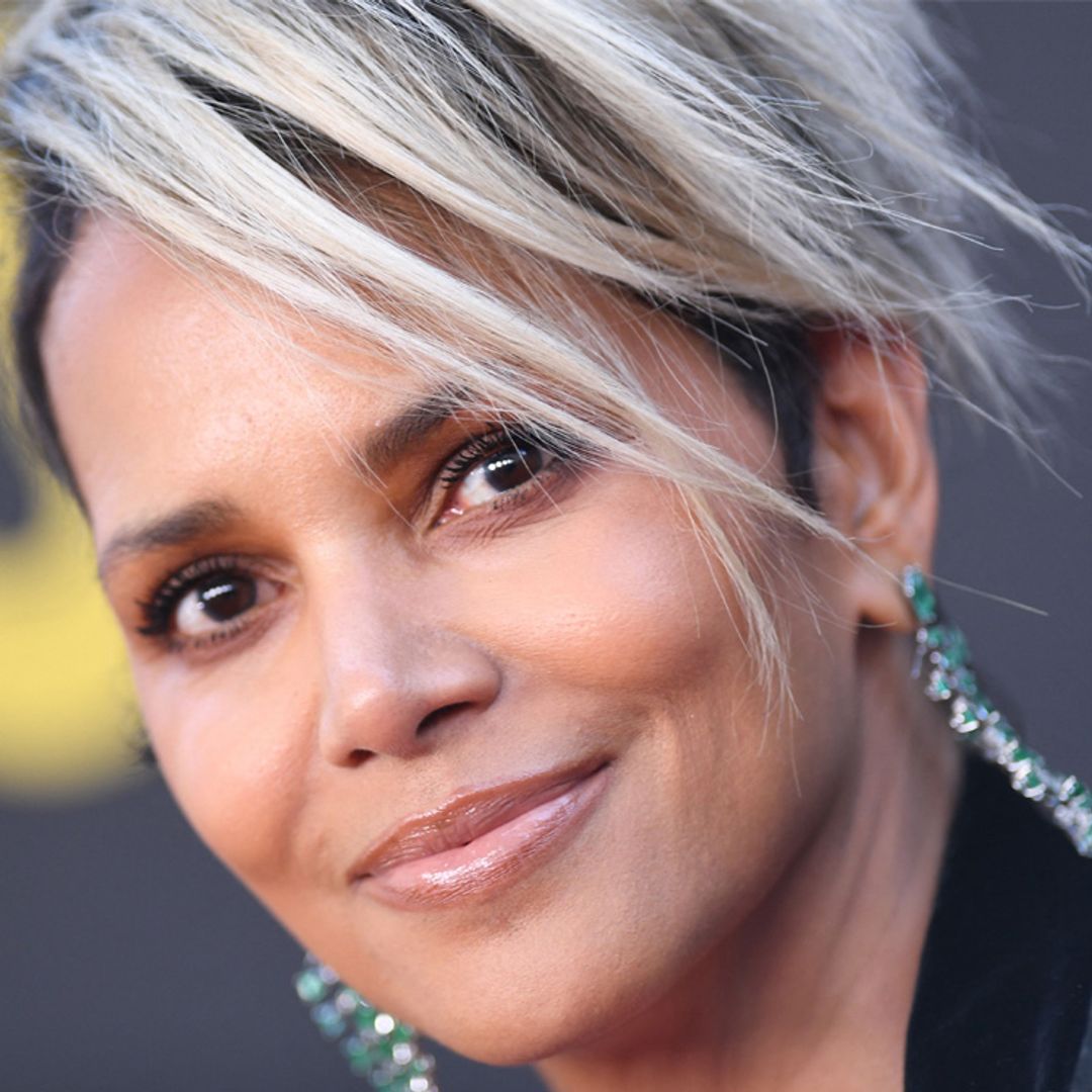 Halle Berry se supera con su nuevo pelo corto ¡morado!