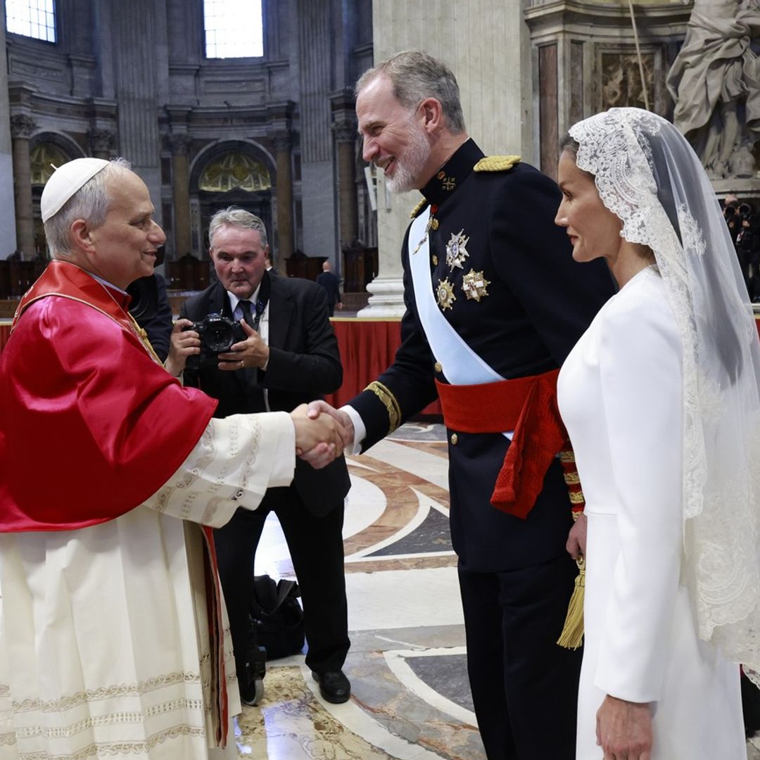 Los reyes Felipe y Letizia vuelven al Vaticano: de su primera vez recién casados a su encuentro con León XIV en la misa inaugural como Papa