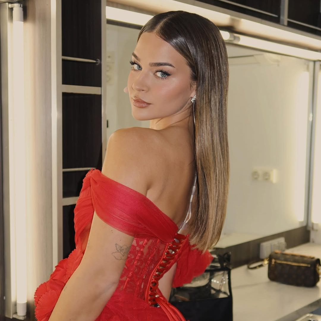 Laura Escanes practica este ejercicio para tener una espalda de 'alfombra roja' y sentirse fuerte, segura y elegante