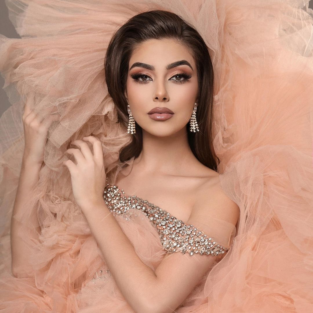 Hablamos con Corina Mrazek, la tinerfeña azafata de vuelo, representante de España en Miss Mundo