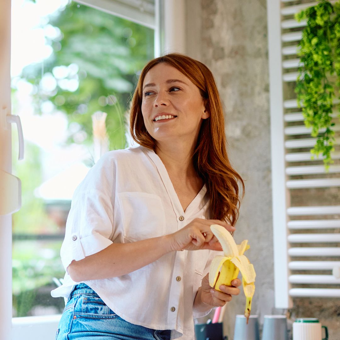 La fruta muy común en España que ayuda a ser tan feliz como el chocolate