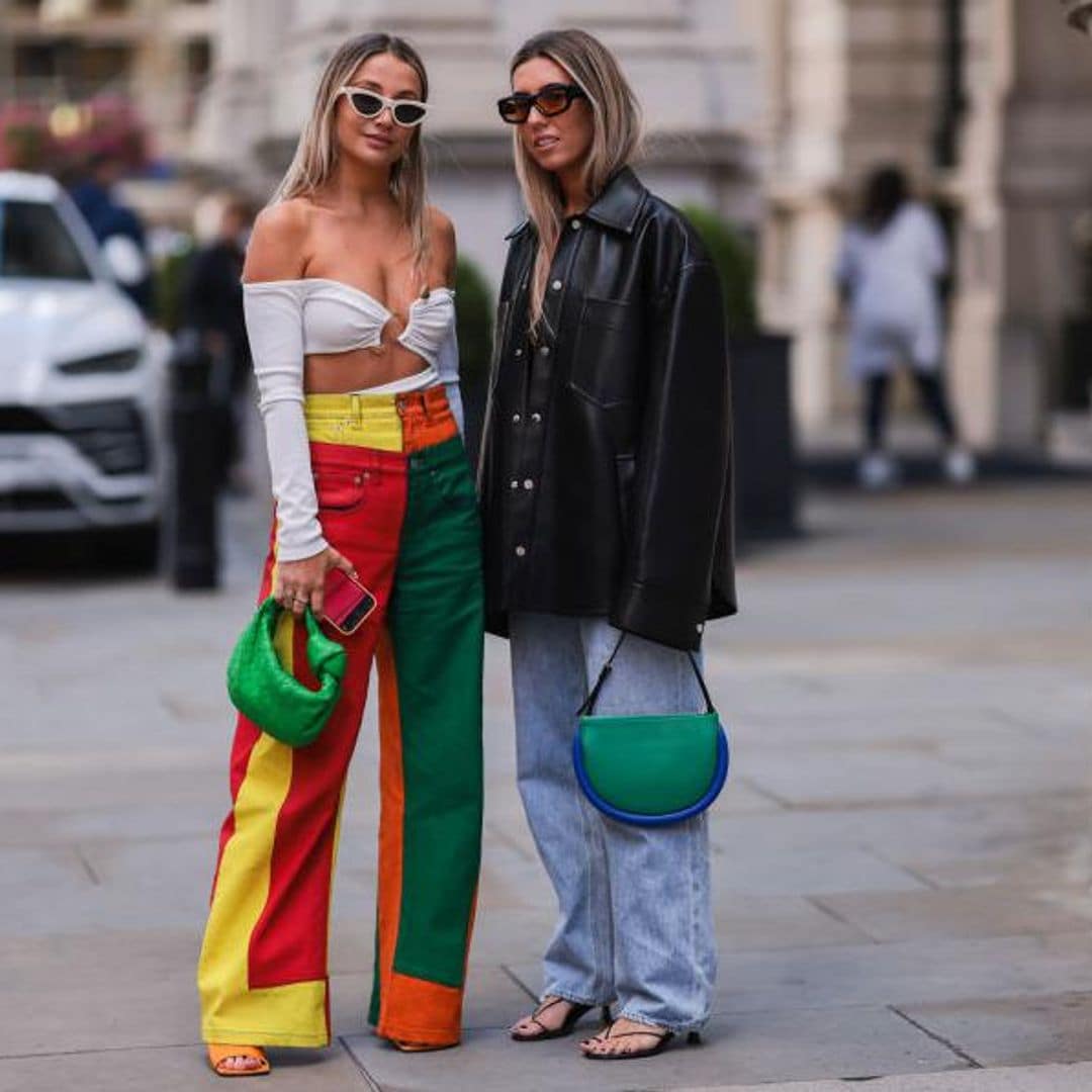 Cómo llevar pantalones de mezclilla con sandalias esta primavera