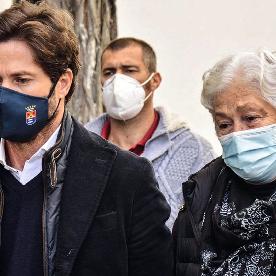 La familia Rivera, rodeada por el cariño de sus amigos, en el último adiós a Riverita