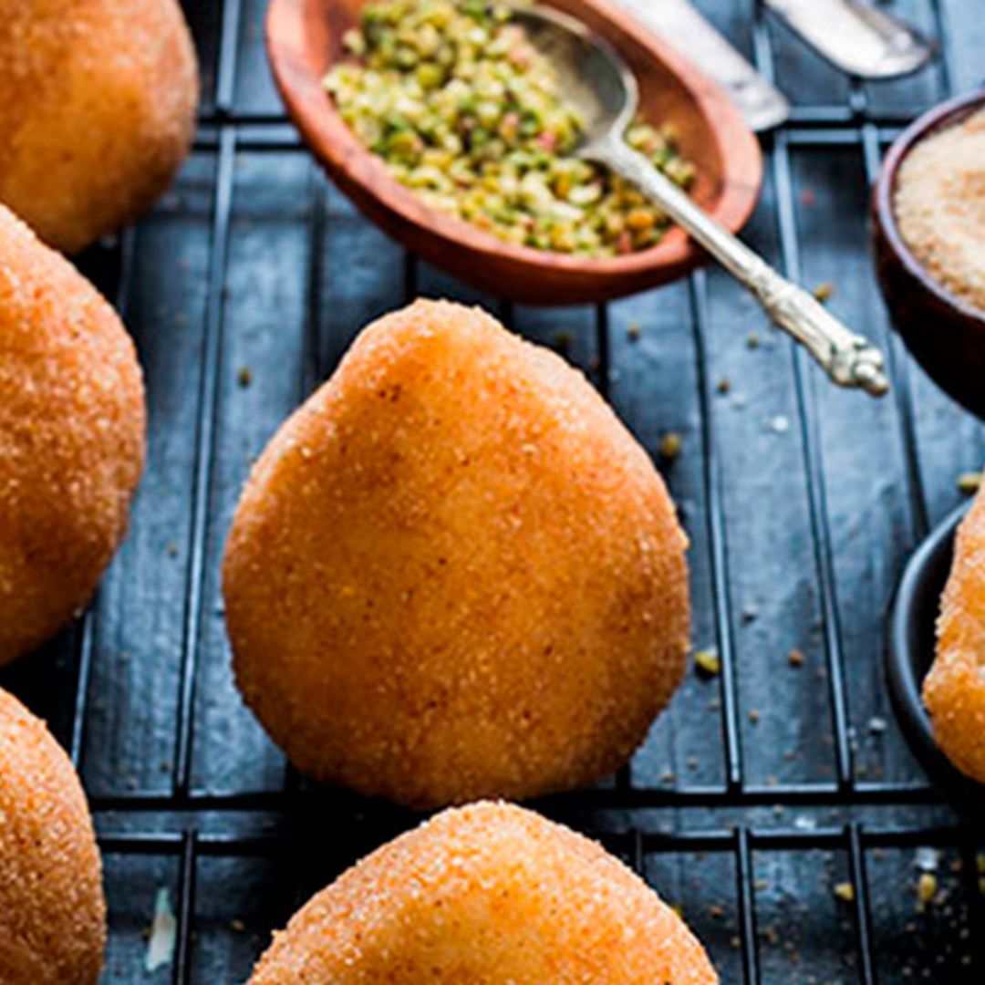 Croquetas de arroz, pistacho y queso