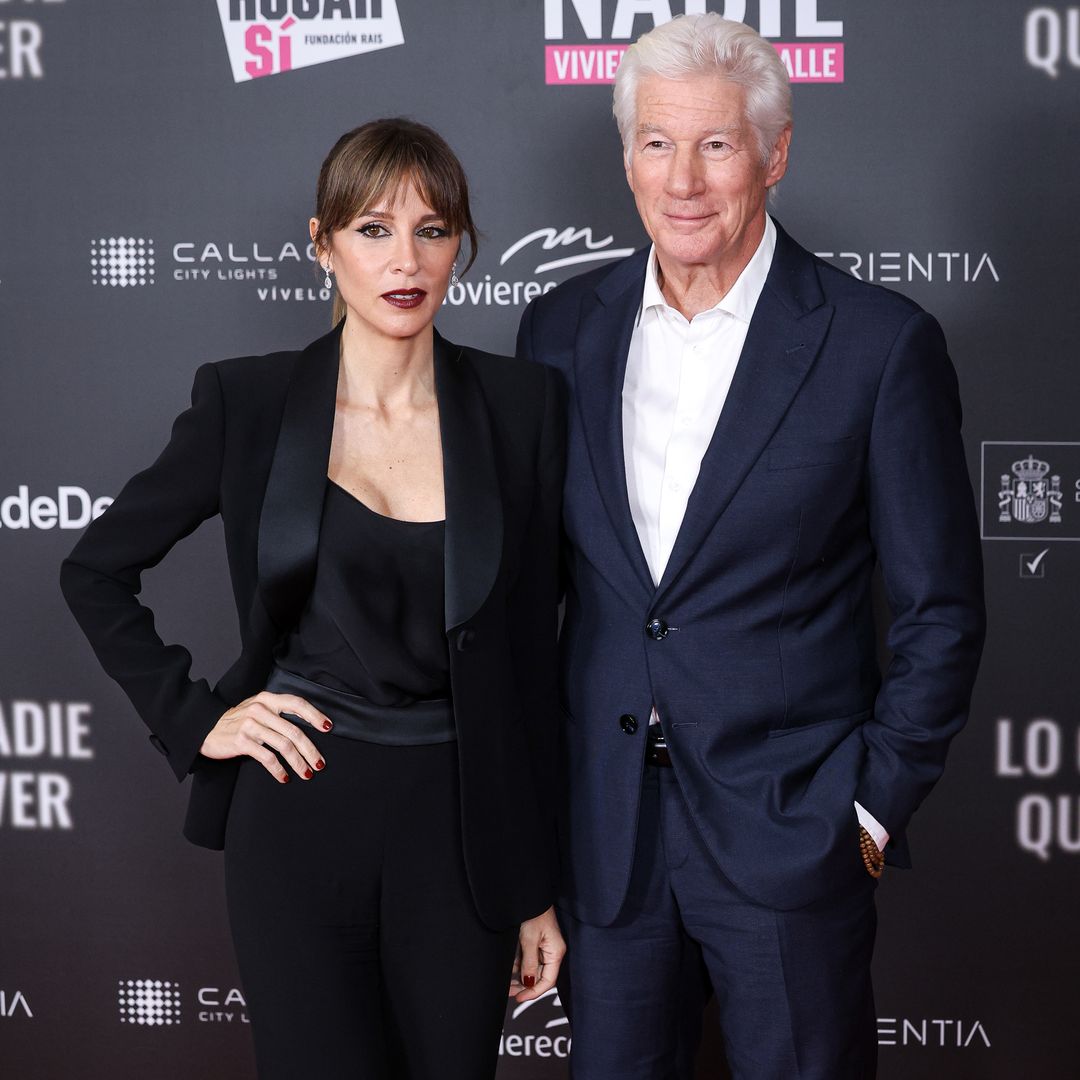 Esmoquin negro y pendientes de diamantes, el look con el que Alejandra Gere ha vuelto a conquistar Madrid