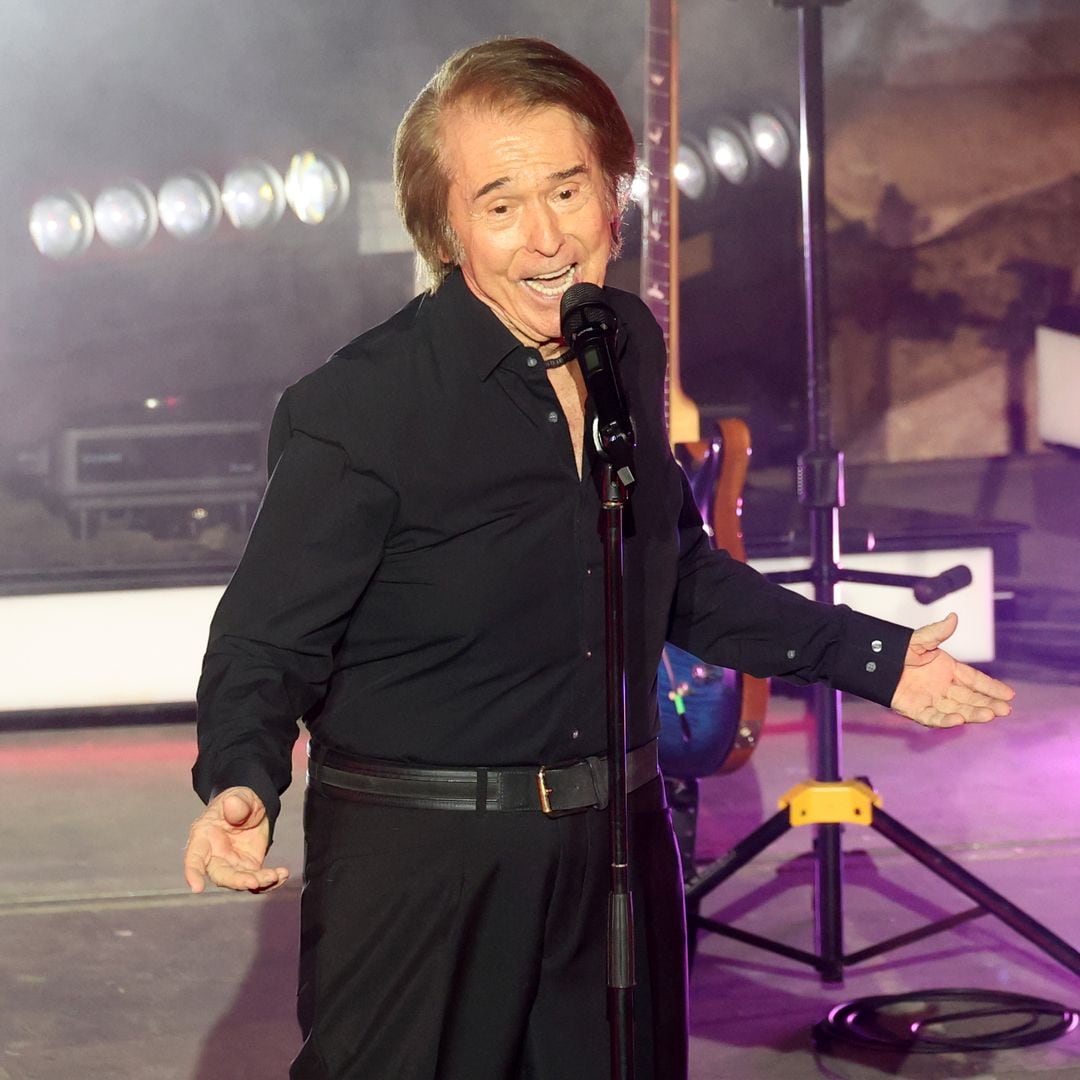 El cantante Raphael durante un concierto en el Teatro Romano de Mérida, a 15 de junio de 2025 
