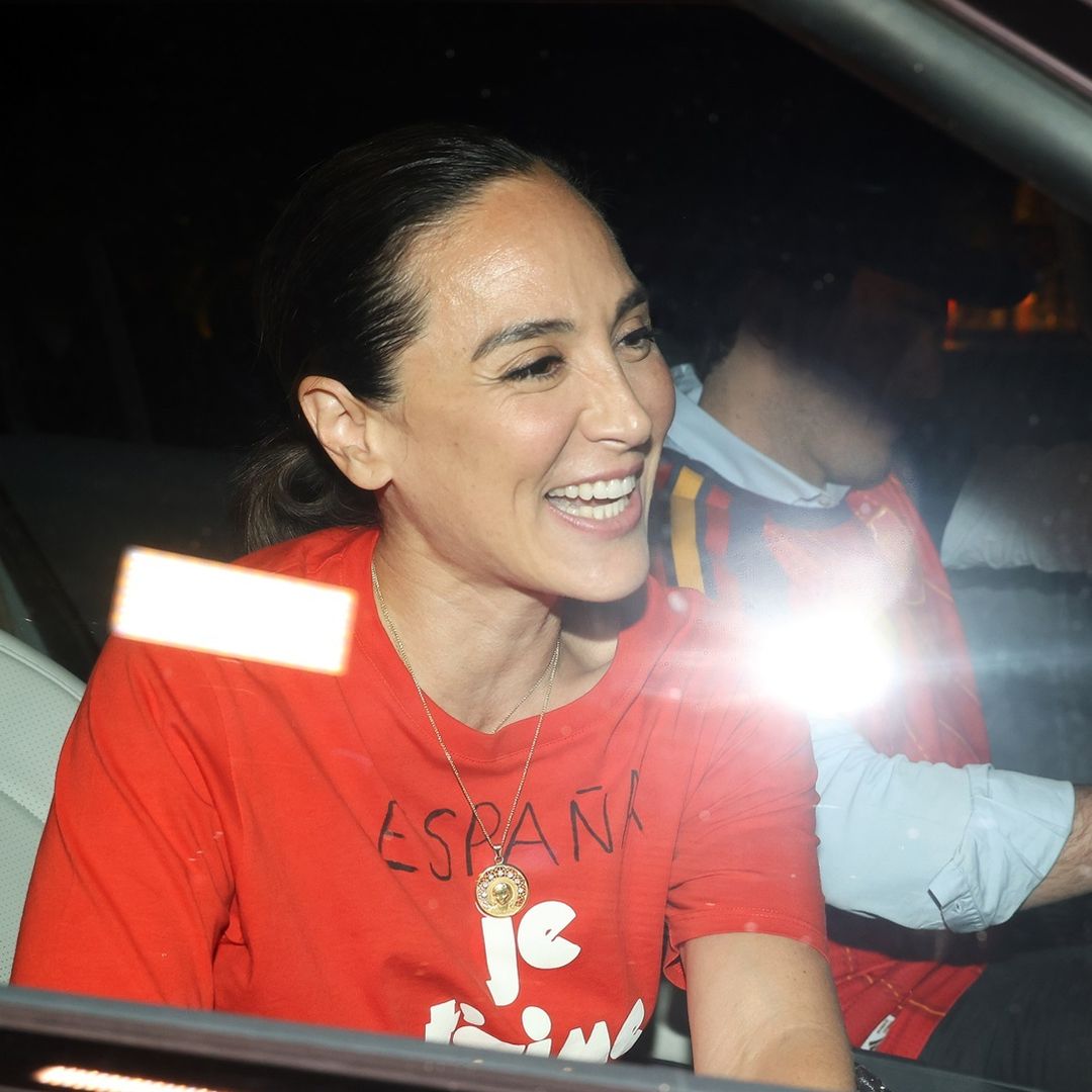 El divertido vídeo de Tamara Falcó, con bandera de España en mano, en el que revela qué tiene en común con Luis de la Fuente