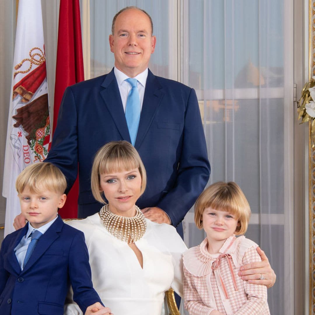 La adorable coincidencia de Charlene de Mónaco y sus hijos en su nuevo retrato oficial