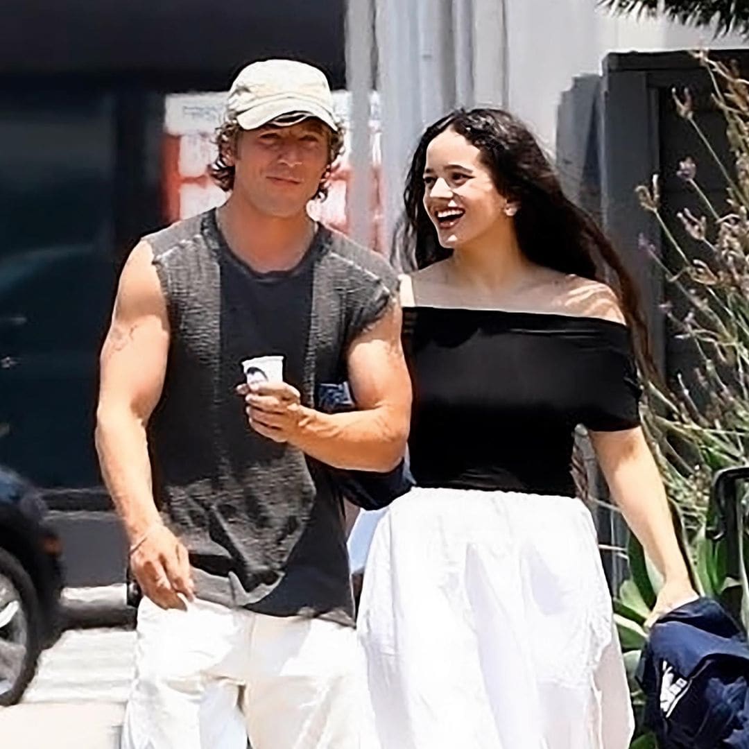 Rosalía y Jeremy Allen White reaparecen cómplices y muy sonrientes en su primer verano como pareja