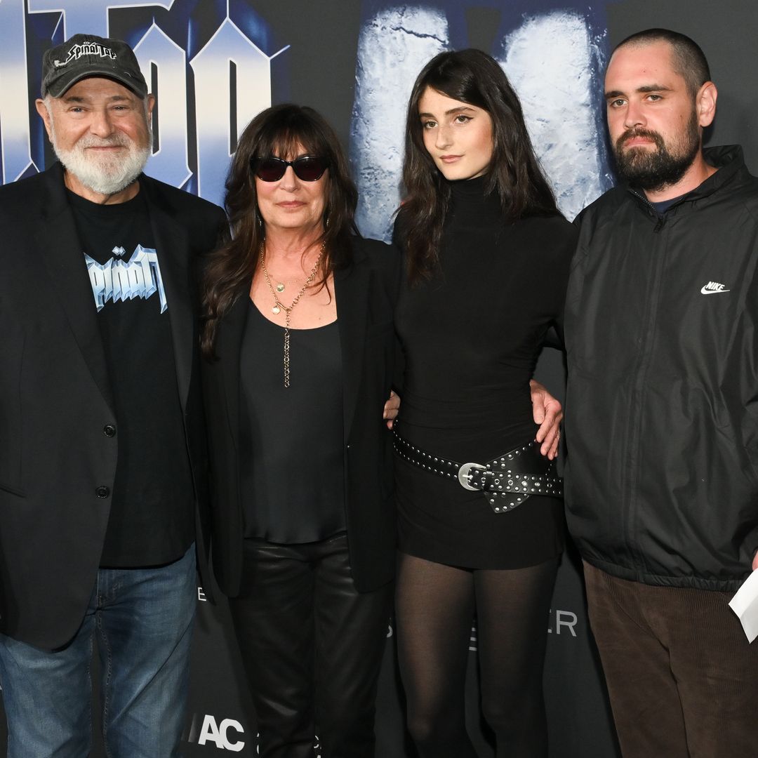 Rob Reiner, Michele Singer, Romy Reiner, Nick Reiner, Maria Gilfillan y Jake Reiner en el estreno de "Spinal Tap II: The End Continues" en Los Angeles en septiembre de 2025