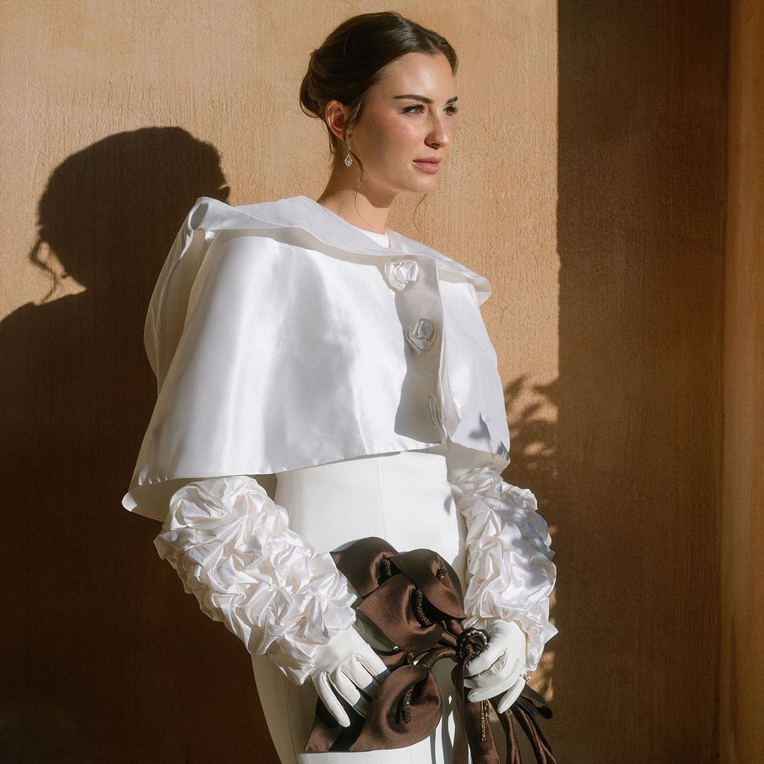 Un vestido de Caprile inspirado en la reina Letizia y una boda sin flores pero con bolas de discoteca: "Más que decorar, queríamos provocar sensaciones"