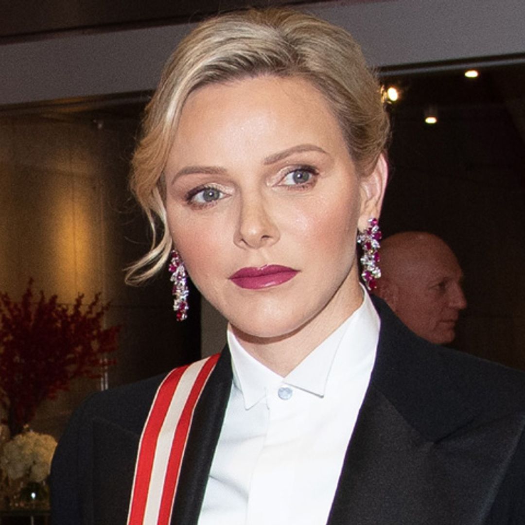 Charlene eclipsa con un look sin precedentes en la gran noche de Mónaco