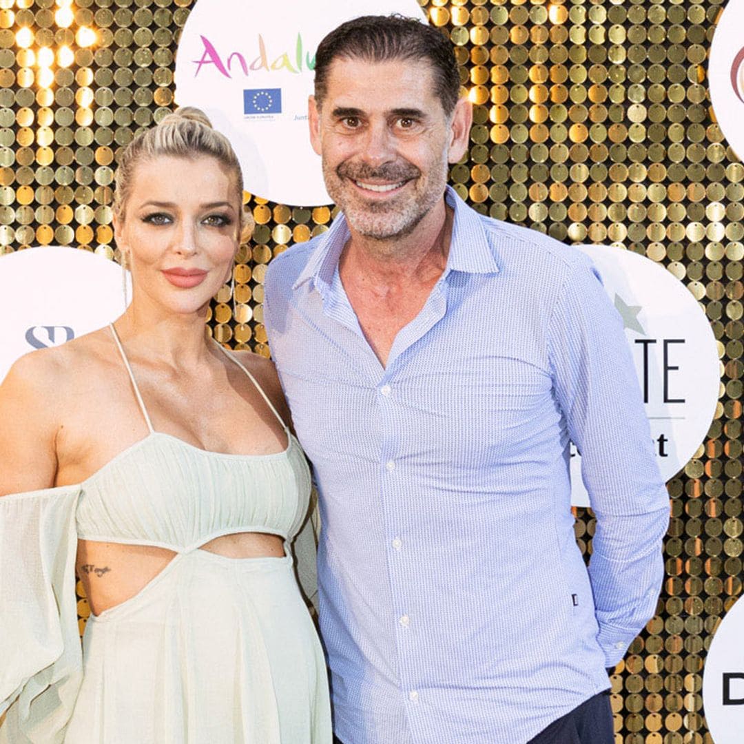 Fernando Hierro, de 55 años, y su novia, Fani Stipkovic, de 40, viven su verano más mágico a la espera de ser papás