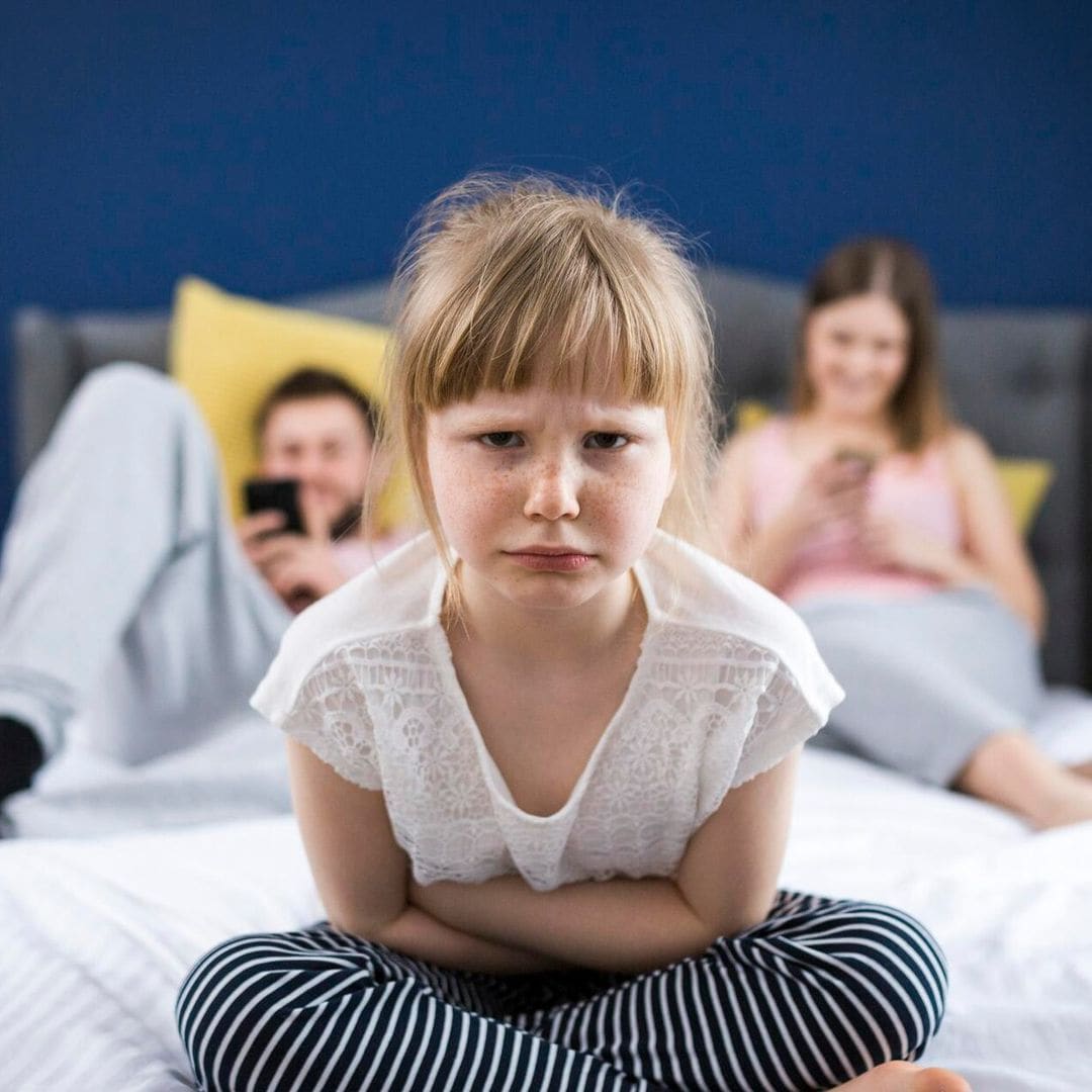 Padres distraídos con el móvil: su efecto en la conducta de los hijos