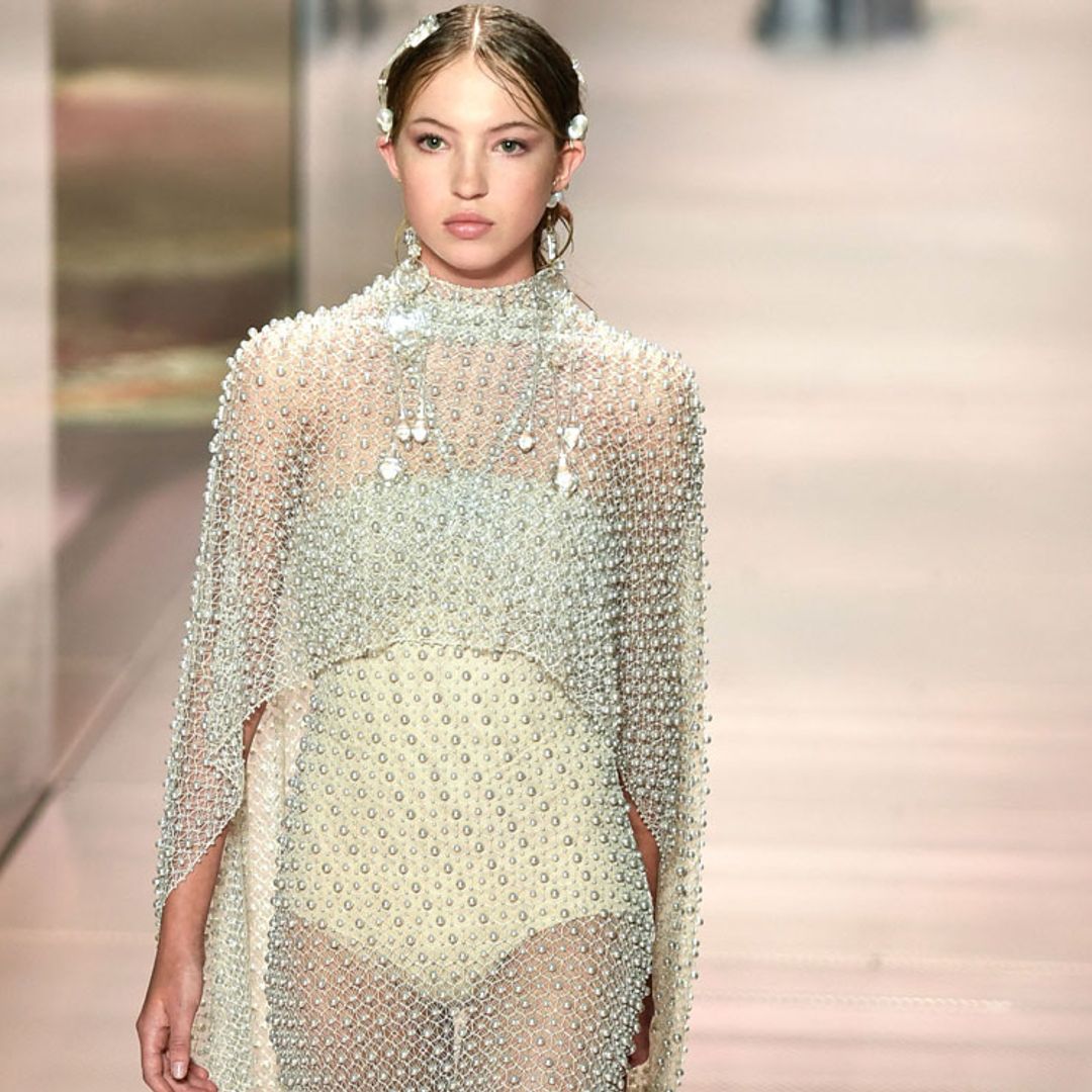 Lila Moss sigue los pasos de su madre y compite con Naomi Campbell por el título de 'Modelo del Año'