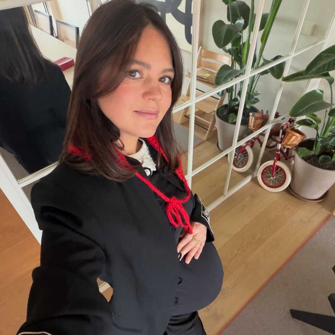 Isabelle Junot presenta a su hija con una imagen muy especial y desvela su nombre: "Una semana con la pequeña"
