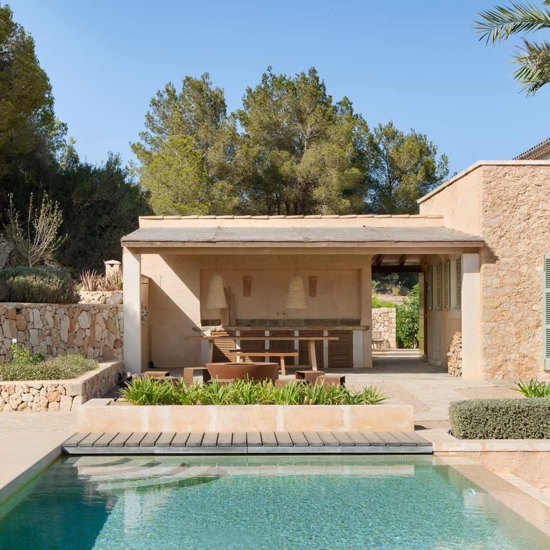 Una casa de campo en Mallorca que lo tiene todo: arquitectura tradicional, materiales nobles y un interiorismo que abraza la calma