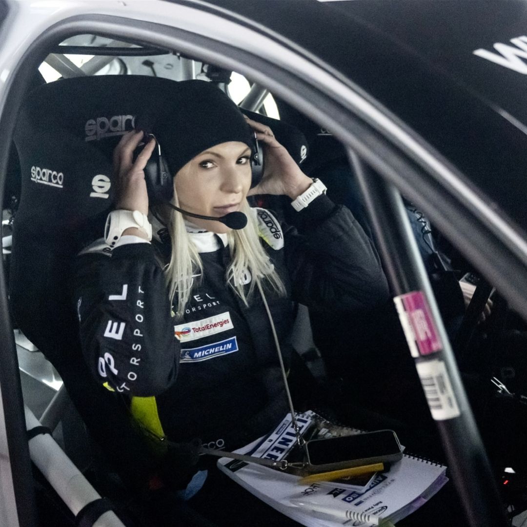 La copiloto del rally mortal de Mallorca rompe su silencio desde la UCI: "Sigo en cuidados intensivos con fracturas en las vértebras y una contusión hepática"