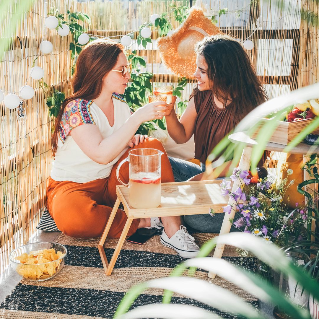 Transforma tu terraza en un lugar para el entretenimiento: muebles y accesorios imprescindibles