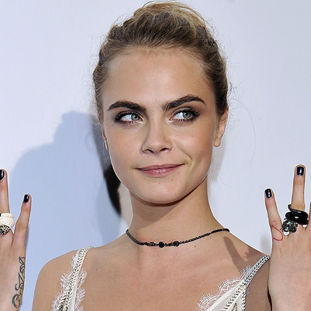 Uñas 'dark' perfectas, como las de Cara Delevingne, en seis pasos