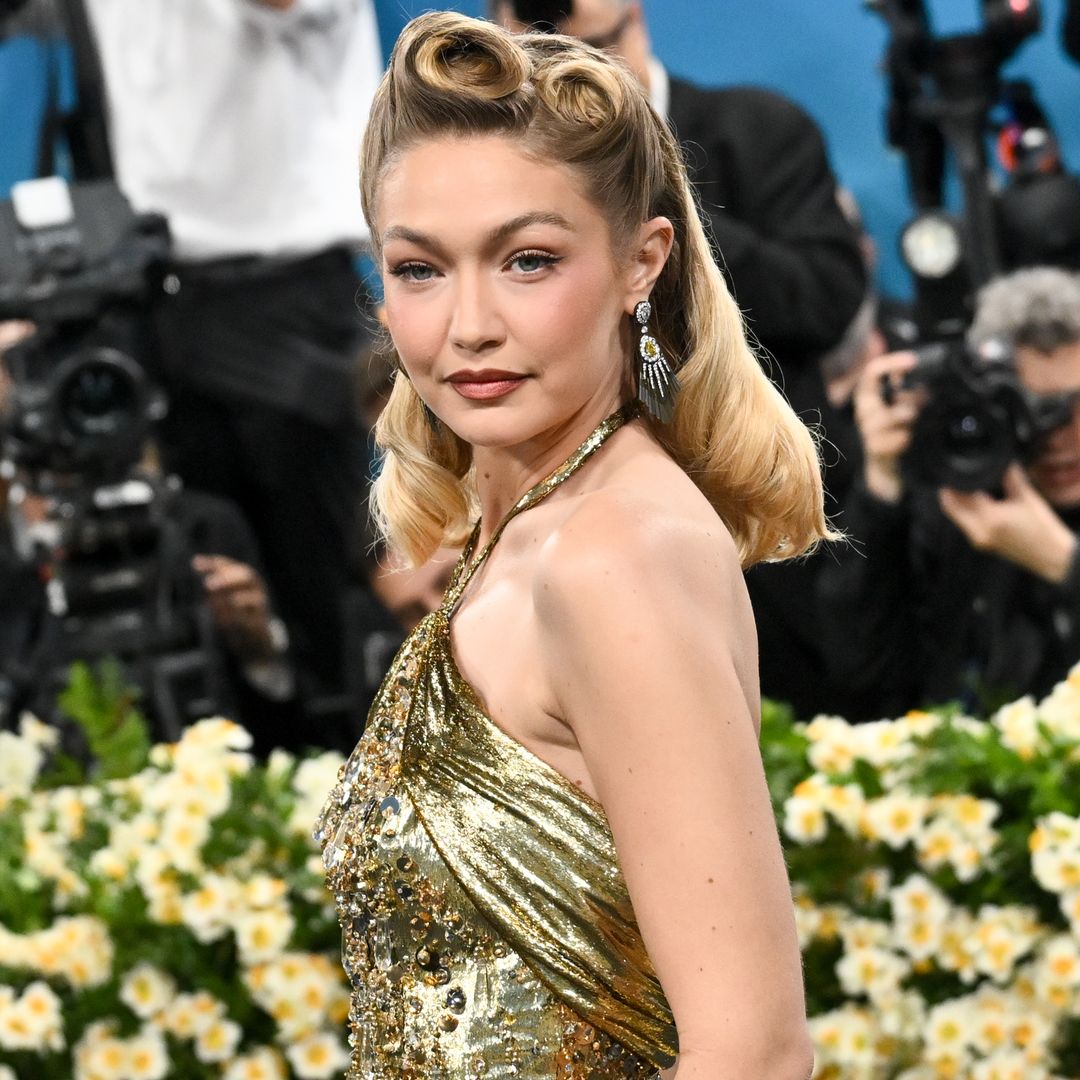 Gigi Hadid sorprende con un emotivo homenaje en su 'look' de la MET Gala 2025