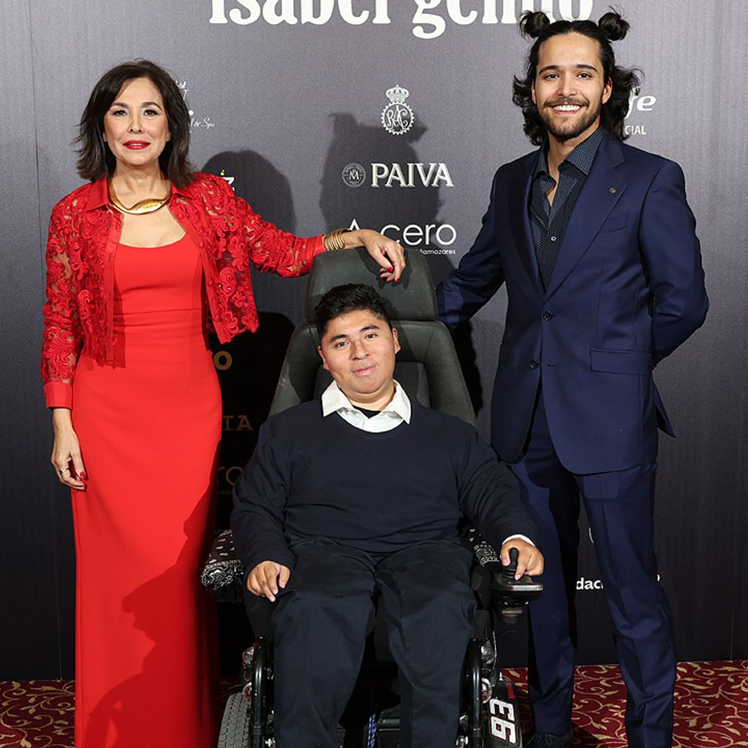 Isabel Gemio celebra el aniversario de su fundación junto al 'gran maestro' de su vida y muchos amigos