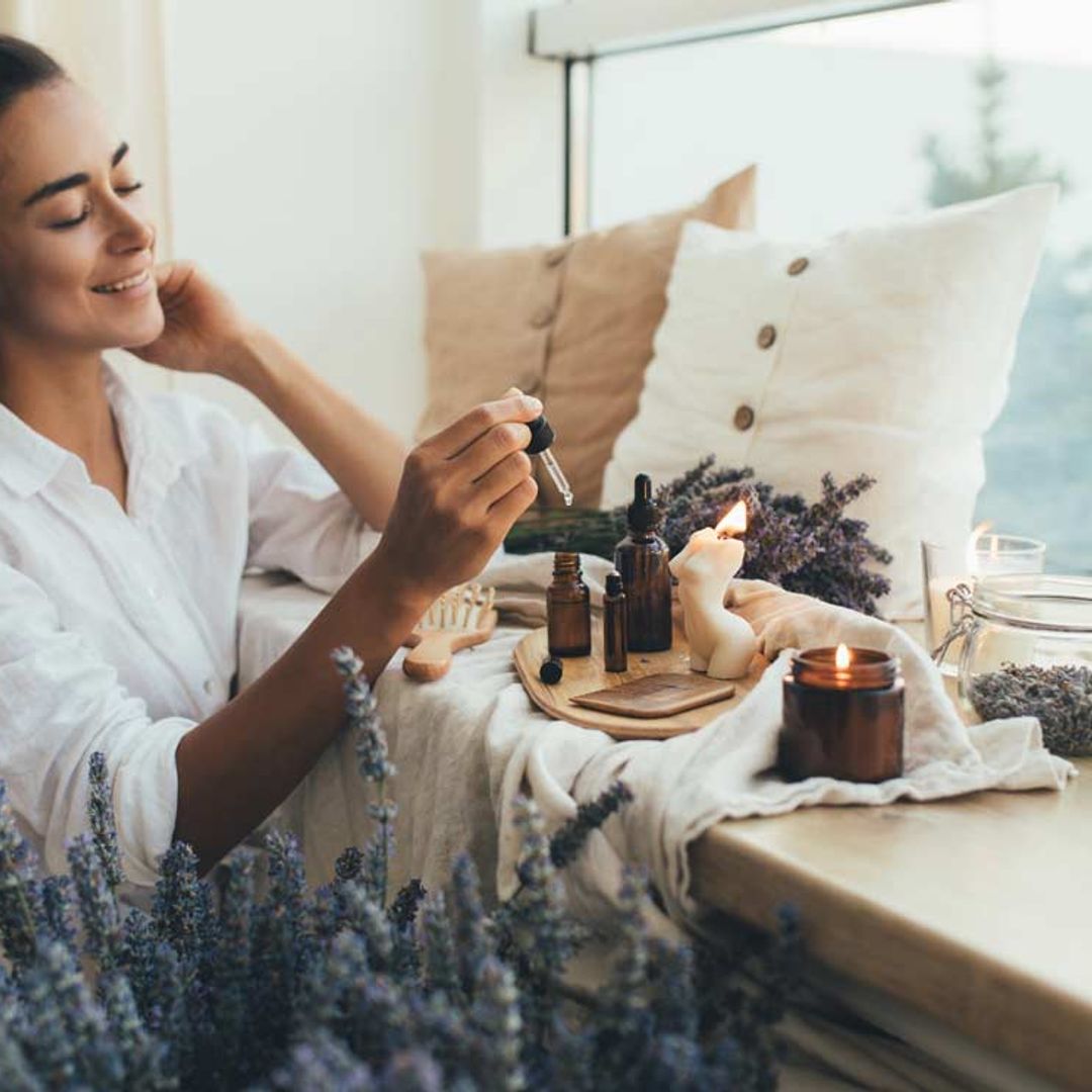 ¿Te sientes cansada con la llegada del otoño? Estos aceites esenciales pueden ayudarte
